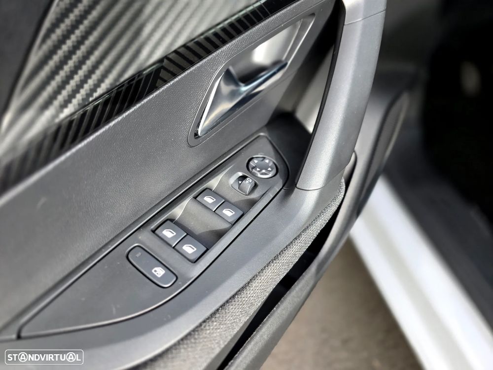 Peugeot 2008 1.2 PureTech Style - 27