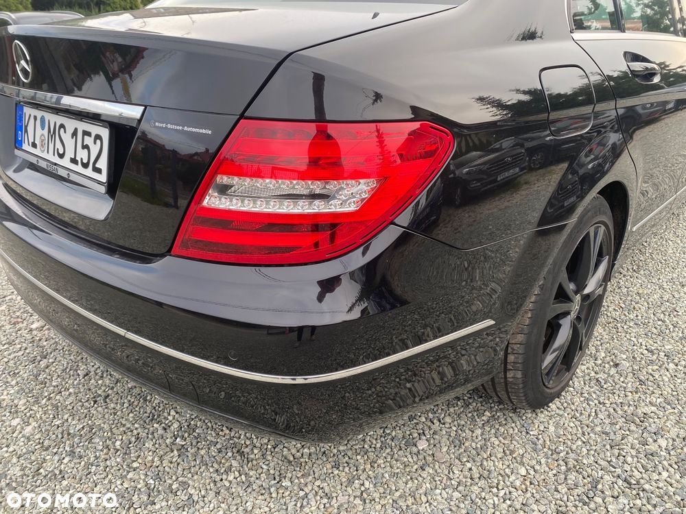 Mercedes-Benz Klasa C 180 CGI Automatik BlueEFFICIENCY Avantgarde - 12