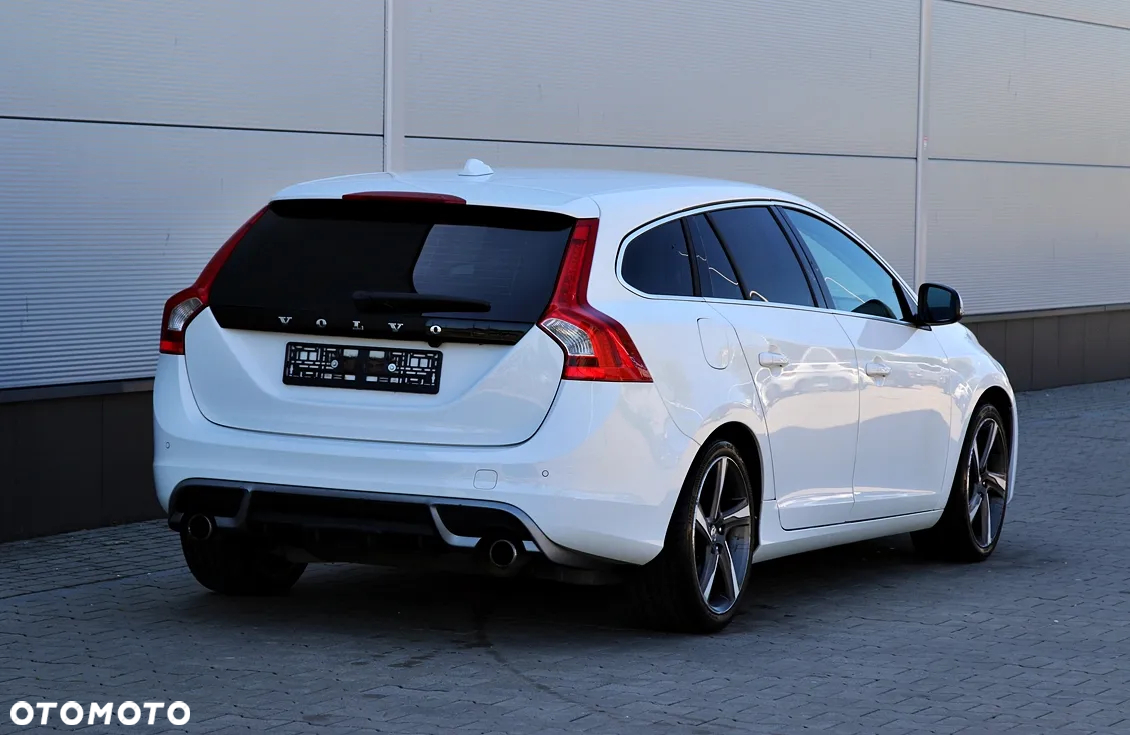 Volvo V60 2.0T R-Design - 10