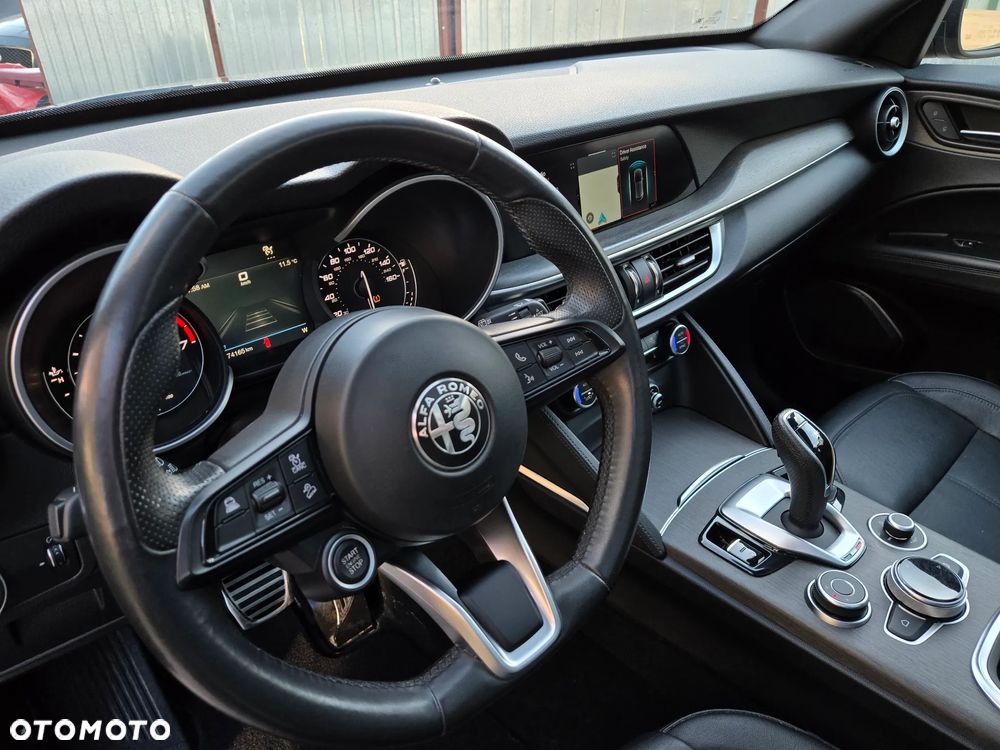 Alfa Romeo Stelvio 2.0 Turbo 16V AT8-Q4 Ti - 32