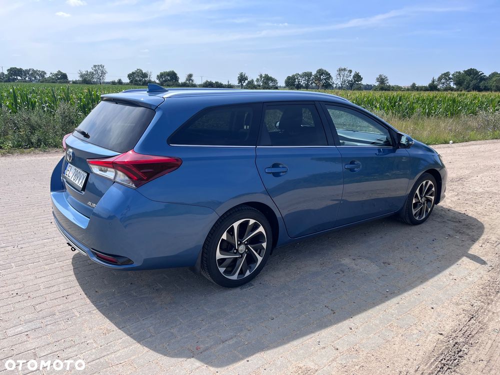 Toyota Auris 1.6 Premium + - 9