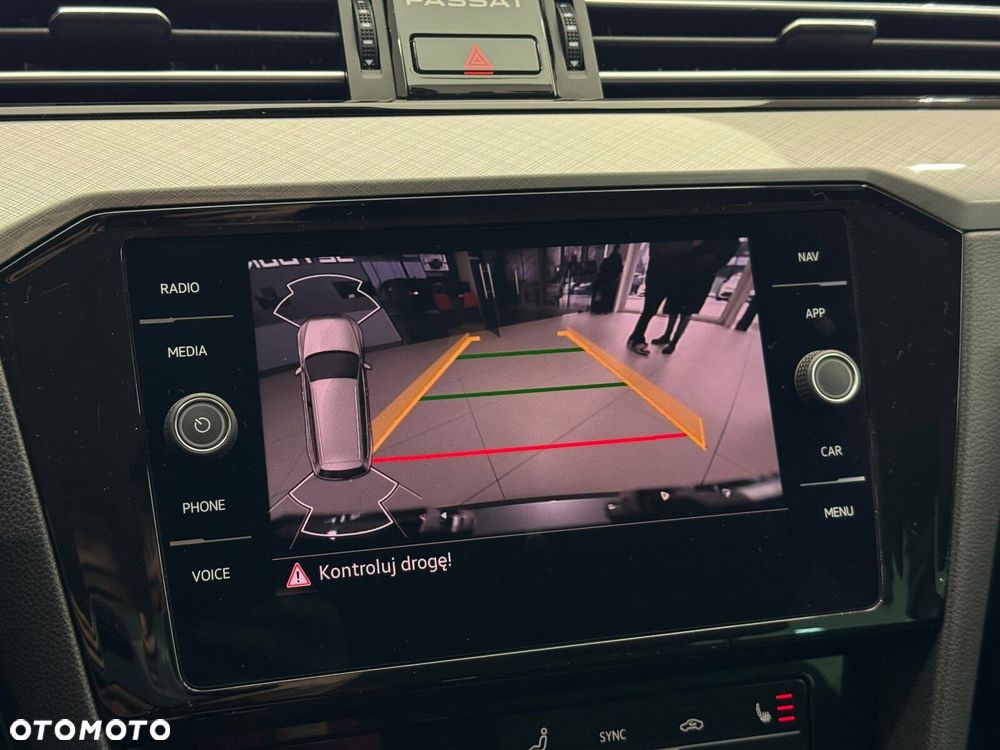 Volkswagen Passat - 36