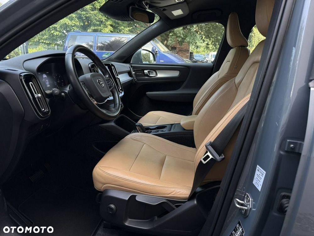 Volvo XC 40 D4 AWD Momentum Pro - 27
