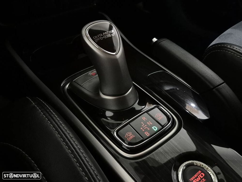 Mitsubishi Outlander 2.0 Intense Navi - 16