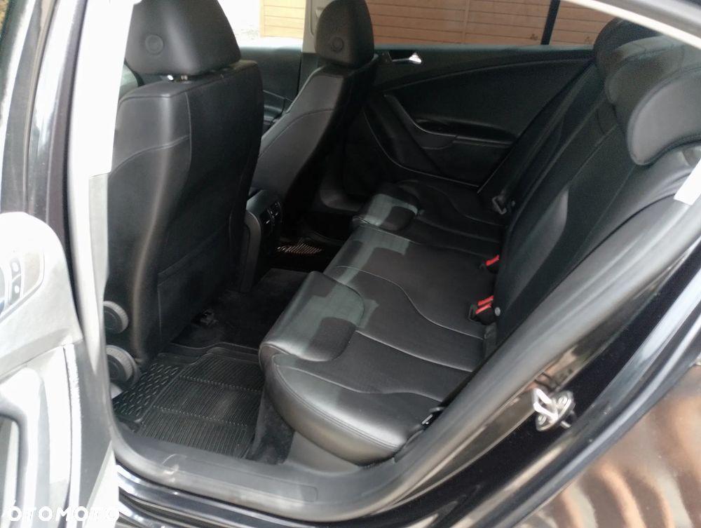 Volkswagen Passat 2.0 TSI Automatik Individual - 25