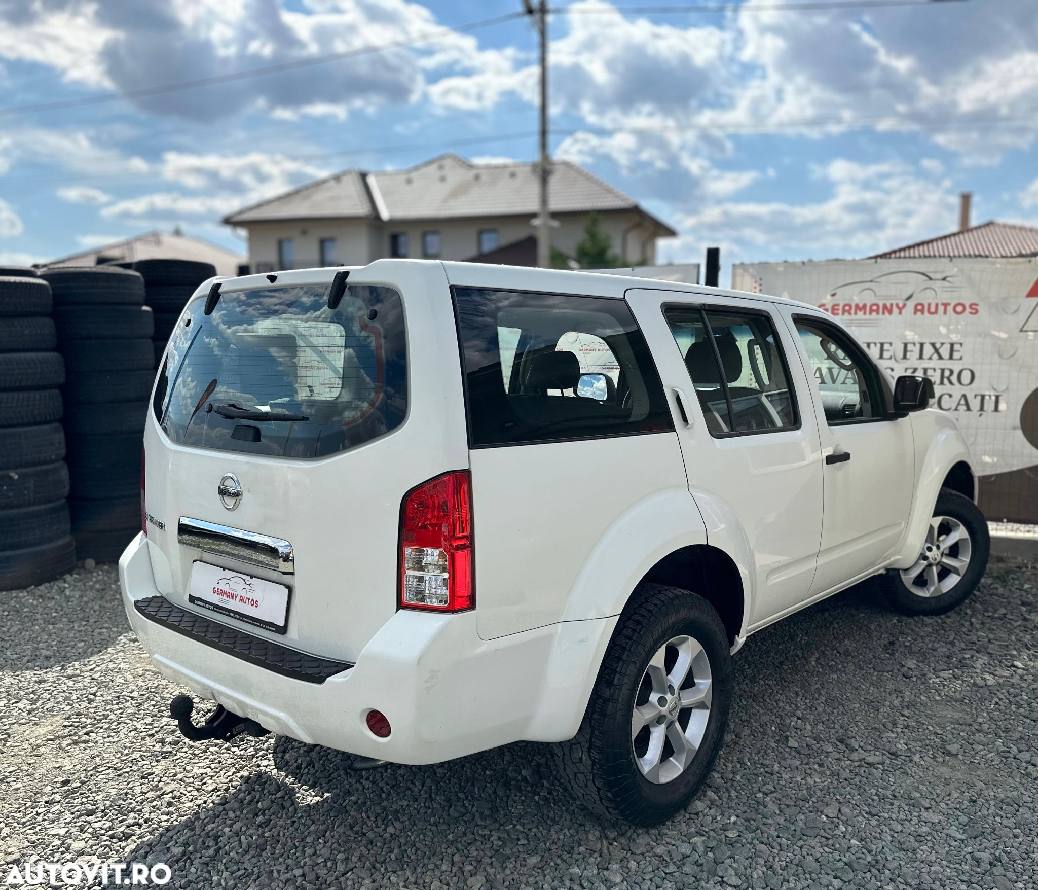 Nissan Pathfinder - 3