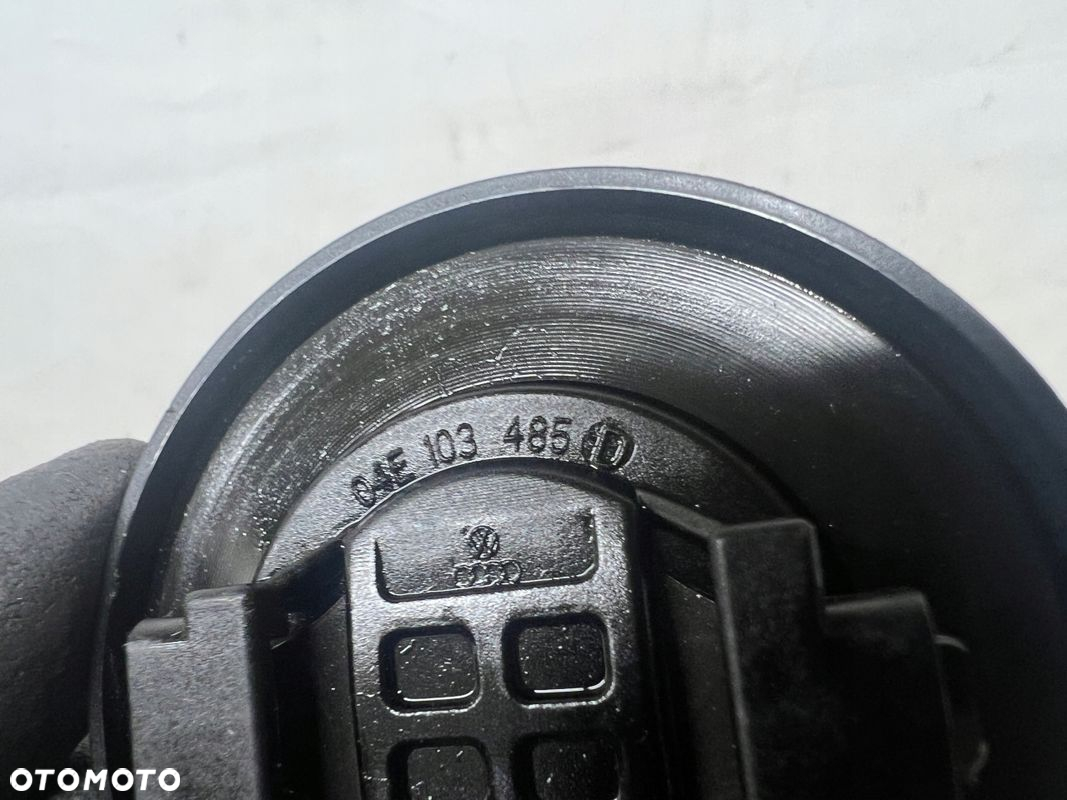 Audi A1 8X 1.0 TSI korek wlewu oleju 04E103485 - 3