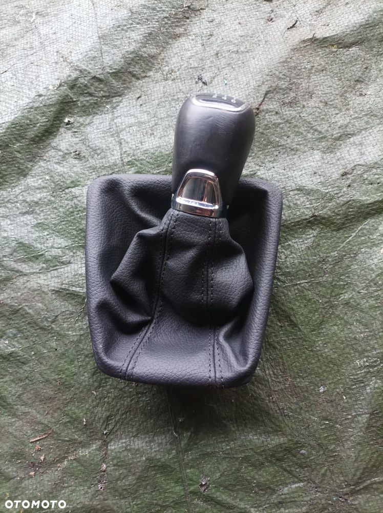 Skoda Octavia IV gałka mieszek lewarek 5E8711113D - 1