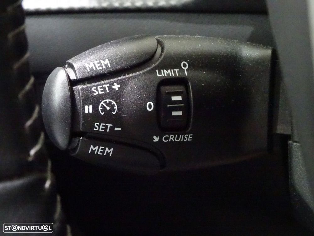 Peugeot 208 1.2 PureTech Active - 12