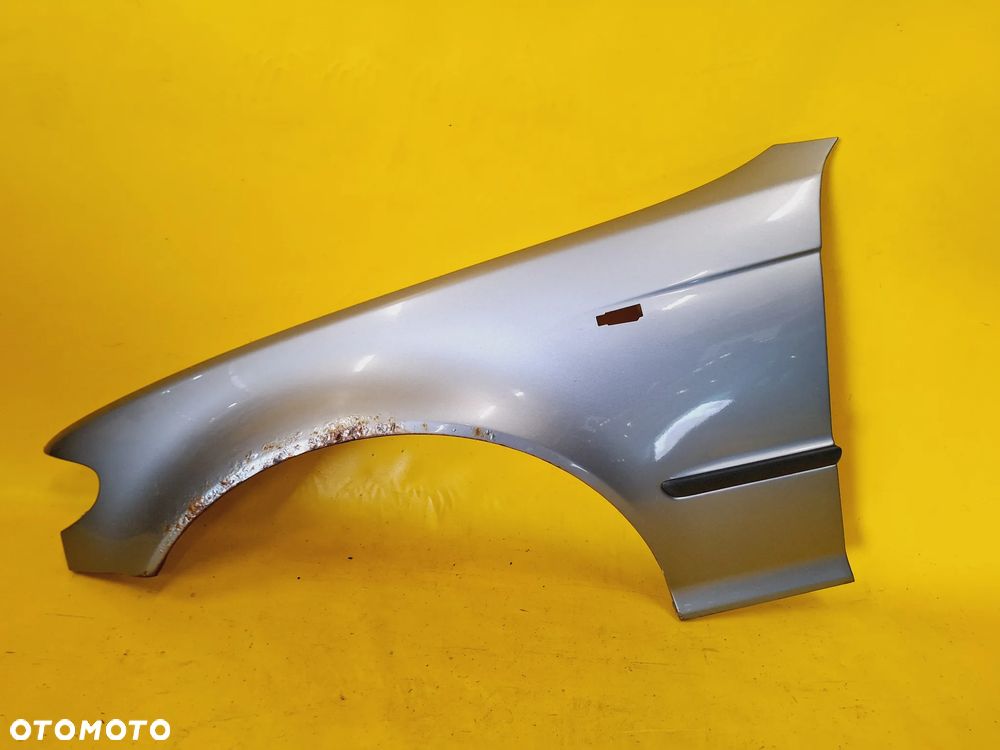 BŁOTNIK LEWY PRZÓD PRZEDNI BMW E46 KOMBI LAK: SILBERGRAU METALLIC A08/7 NR639 - 1