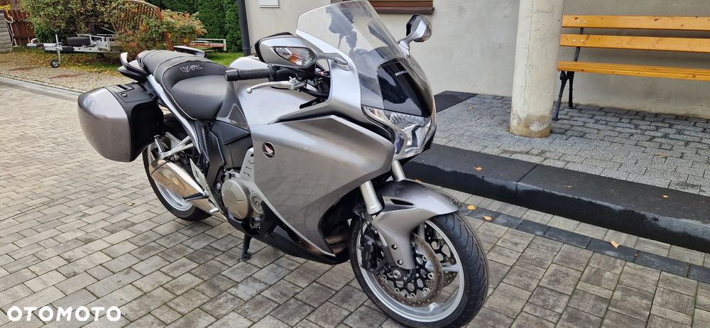 Honda VFR - 3