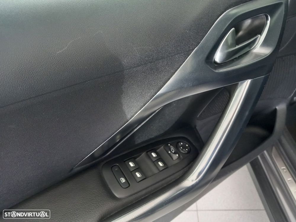 Peugeot 2008 1.2 PureTech Allure - 8