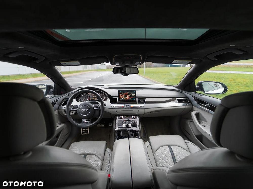 Audi S8 Plus - 18