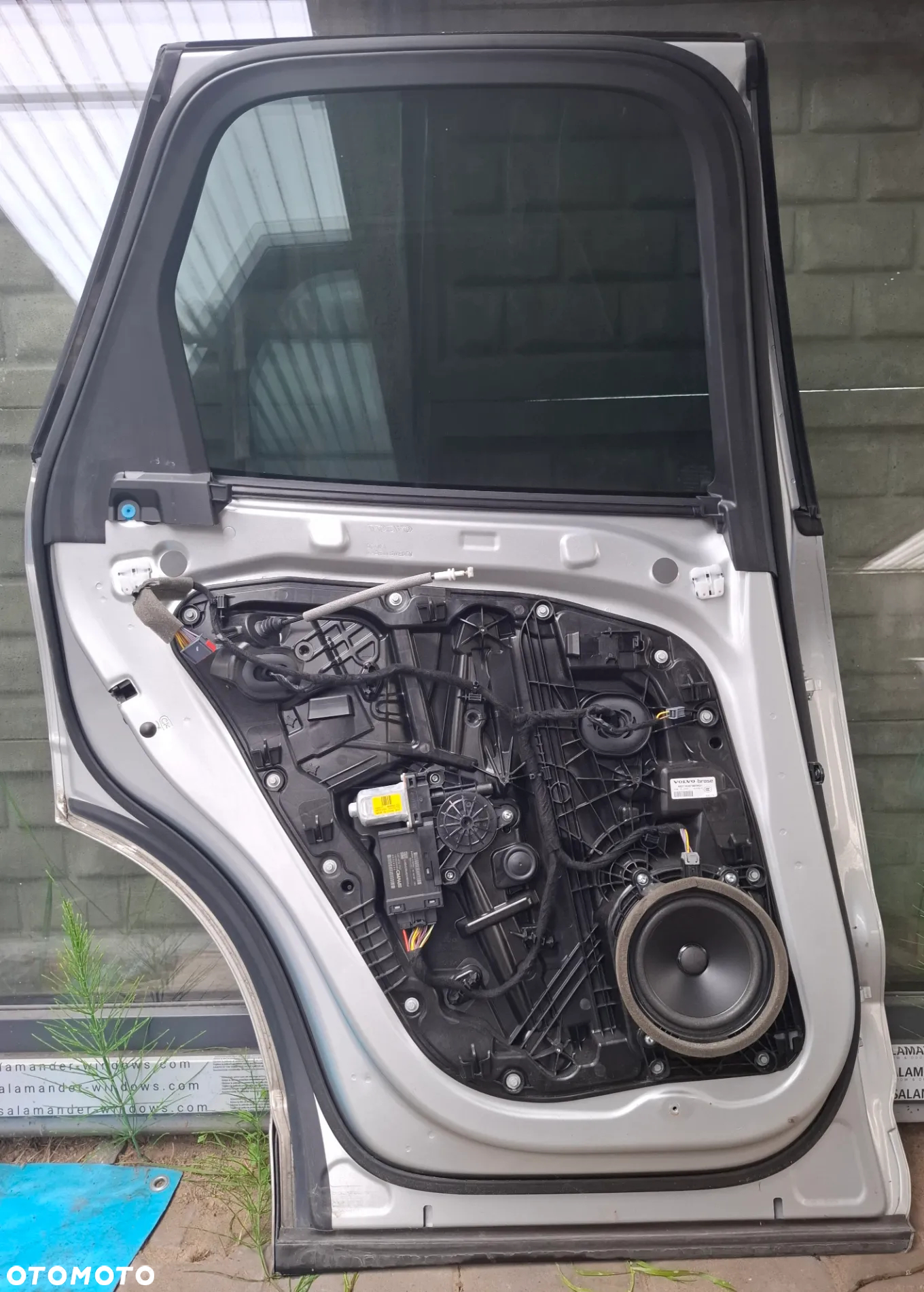 Volvo xc60 ii 2019 r tylne drzwi lewe kod lakieru 711 - 2