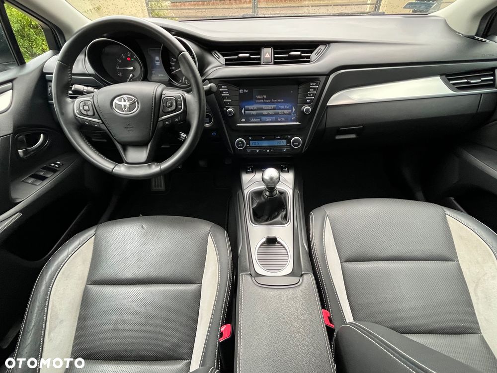 Toyota Avensis 1.8 Premium - 16
