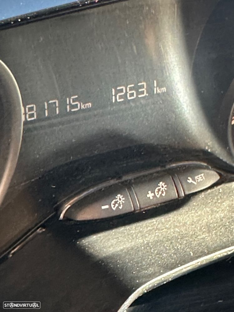 Peugeot 208 1.2 PureTech Style - 12