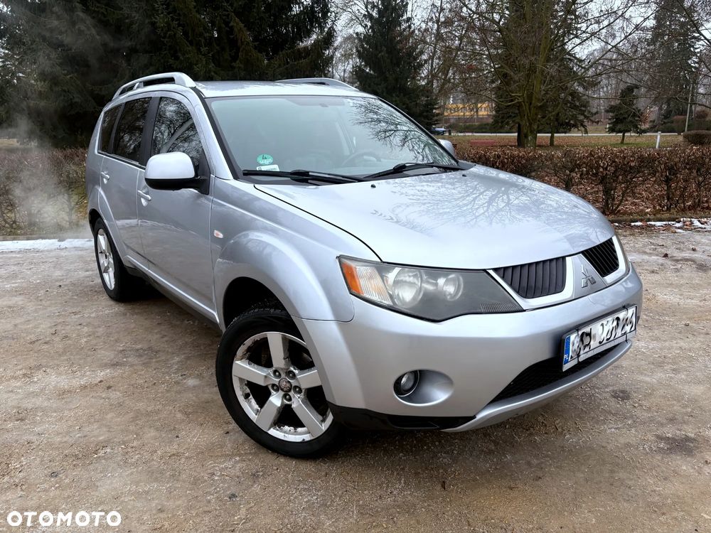 Mitsubishi Outlander - 2