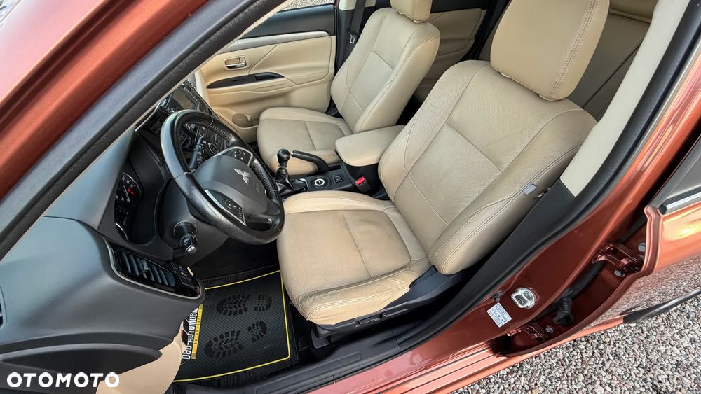Mitsubishi Outlander 2.2 DI-D 4WD Instyle - 26