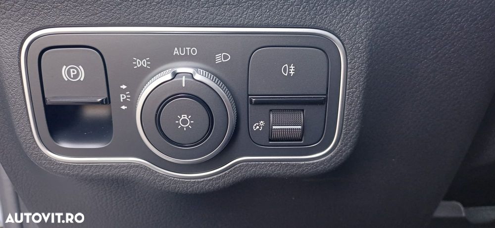 Mercedes-Benz GLA 180 MHEV - 15