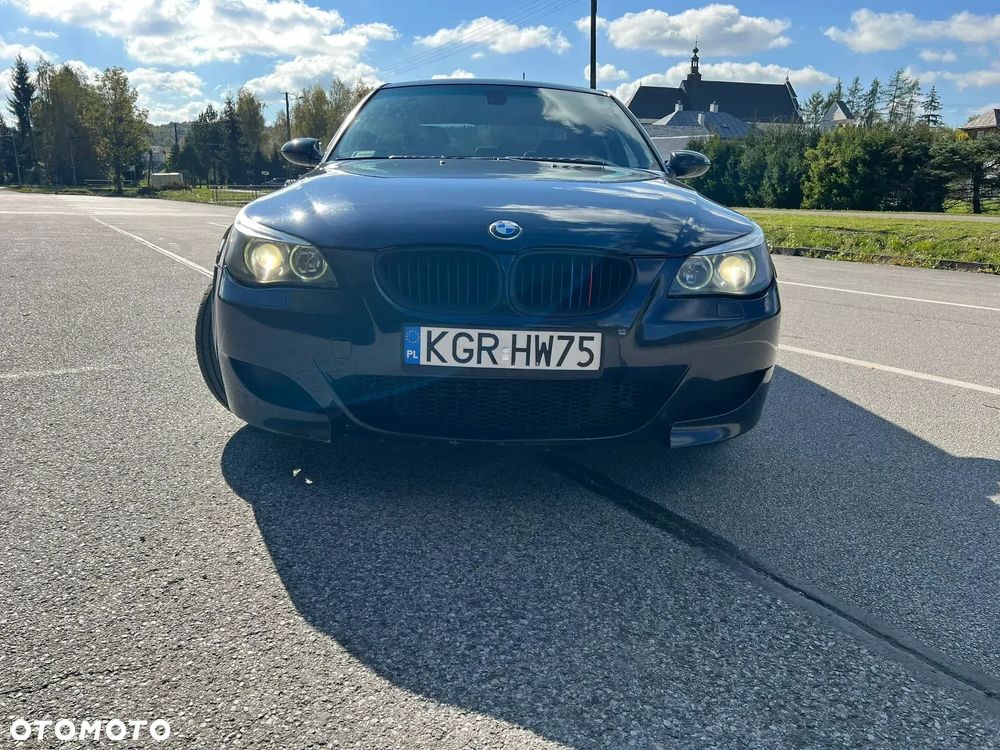 BMW 5 Series 2004 photo 2