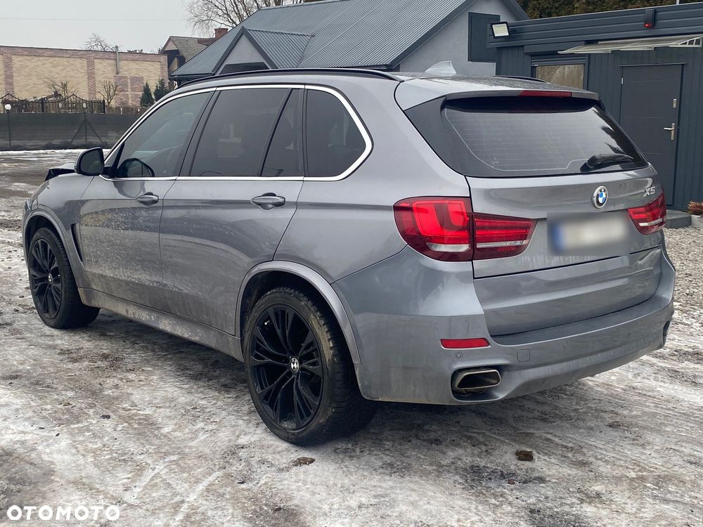 BMW X5 xDrive50i Sport-Aut - 2