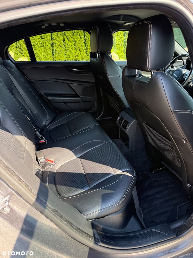 Jaguar XE 20d AWD R-Sport - 30