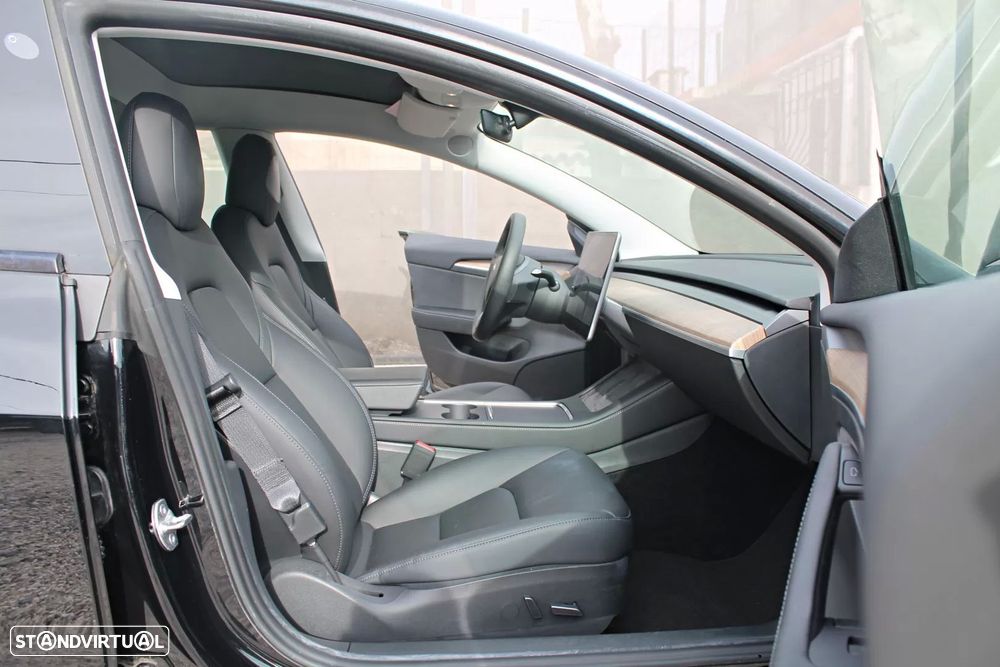 Tesla Model 3 Standard Range Plus RWD — fotografia 13