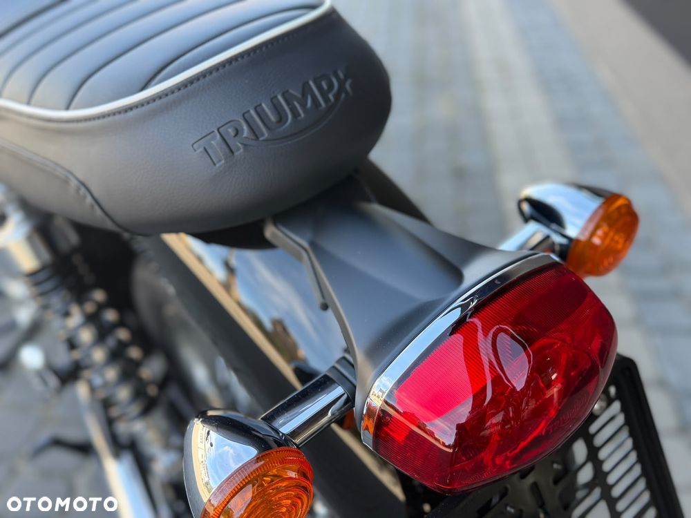 Triumph Bonneville - 20