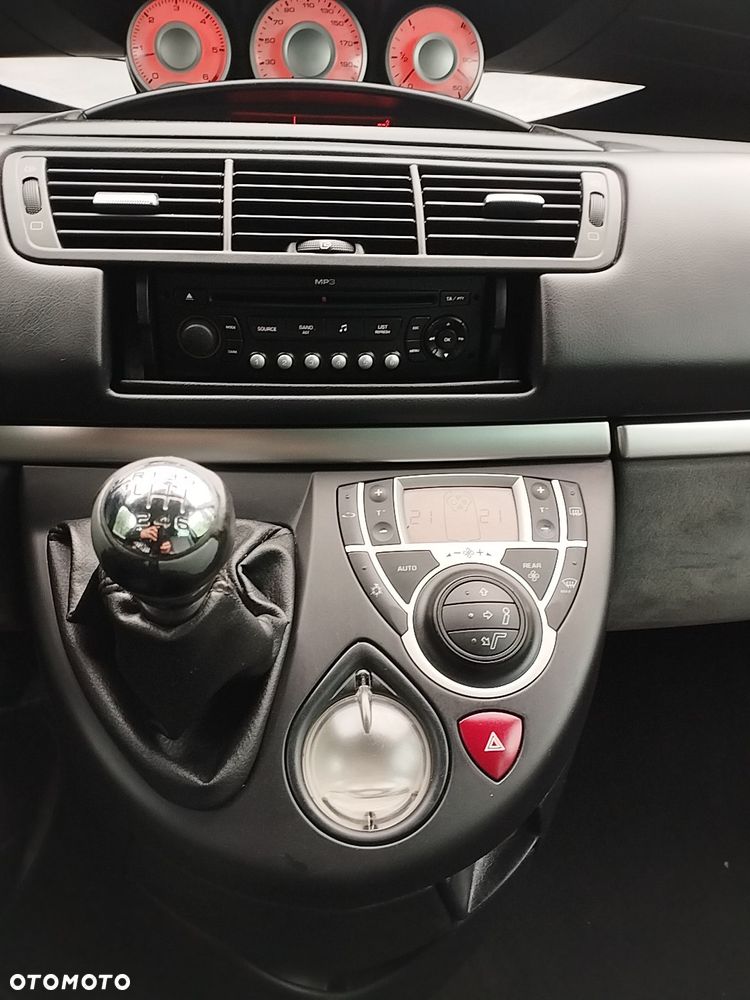 Peugeot 807 HDi 135 Premium - 12