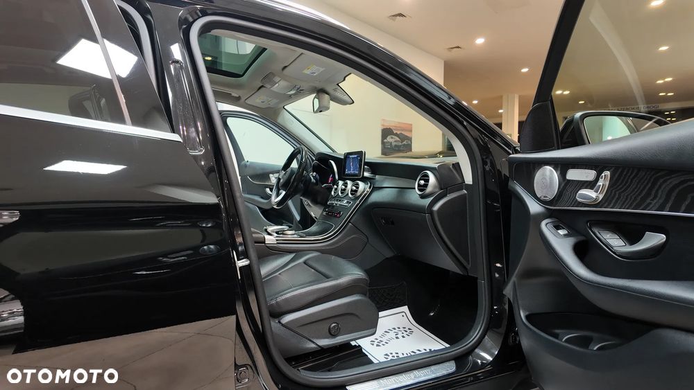 Mercedes-Benz GLC - 32