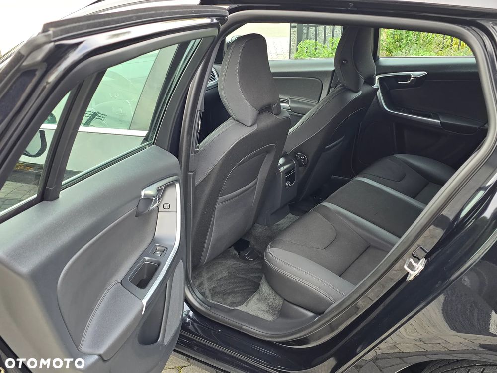 Volvo V60 D4 Summum - 20