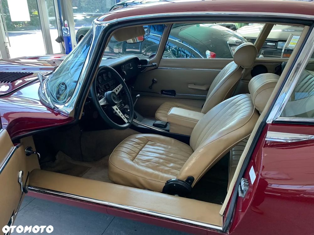 Jaguar E-Type - 12