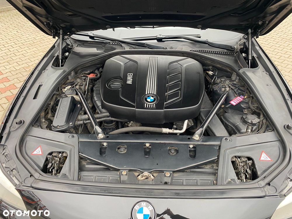 BMW Seria 5 525d xDrive - 16