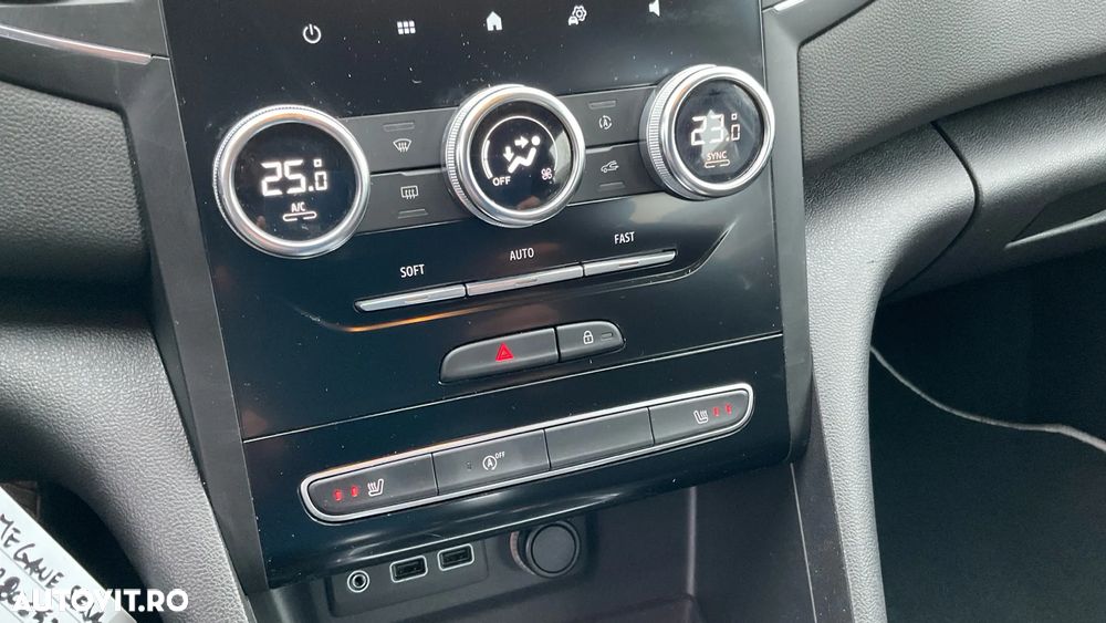 Renault Megane TCE 140 EDC Techno - 24