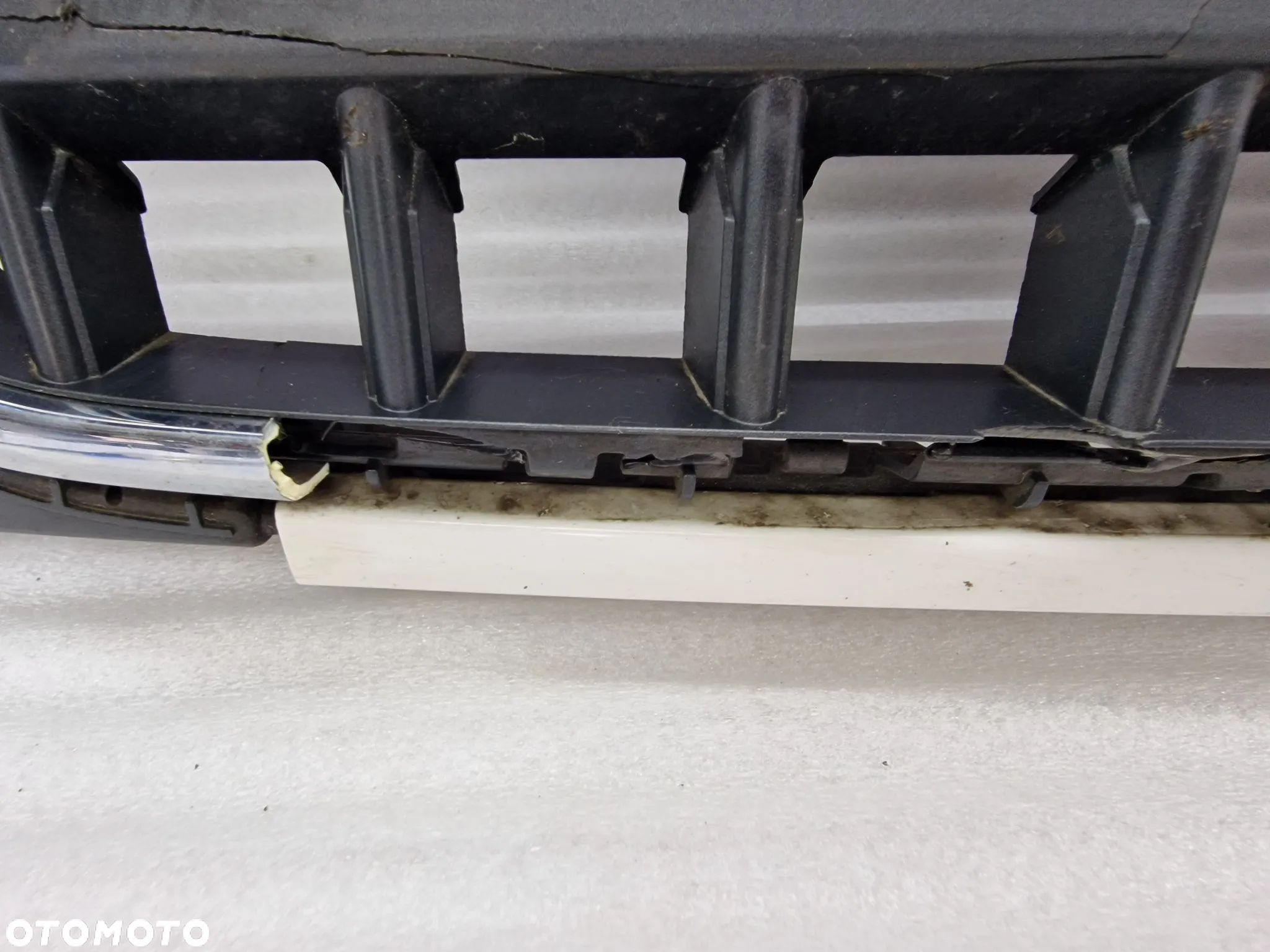 AUDI Q3 8U0 10-14 ATRAPA / GRILL PRZEDNI PRZÓD NA PDC , NR 8U0853653H / 8U0853651H / 8U0853651J / 8U0853651K , NR AUKCJI GR171 - 15