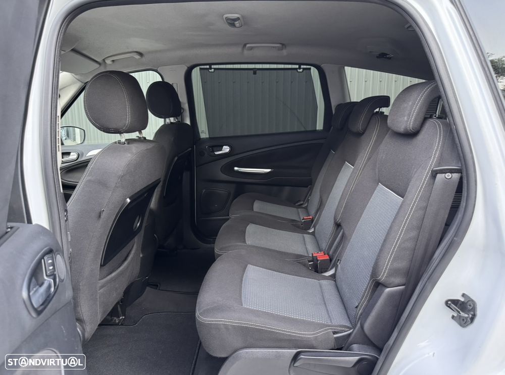 Ford S-Max 2.0 TDCi DPF Titanium - 13