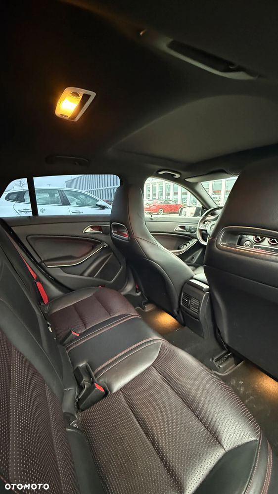 Mercedes-Benz CLA AMG 45 4Matic 7G-DCT - 14