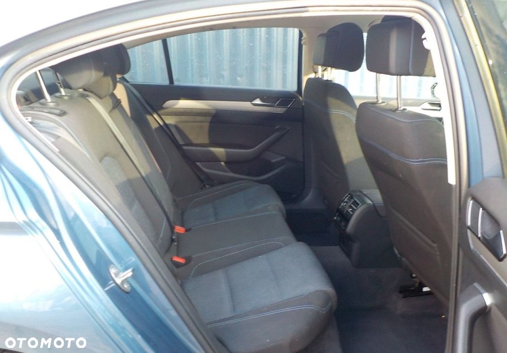 Volkswagen Passat - 19