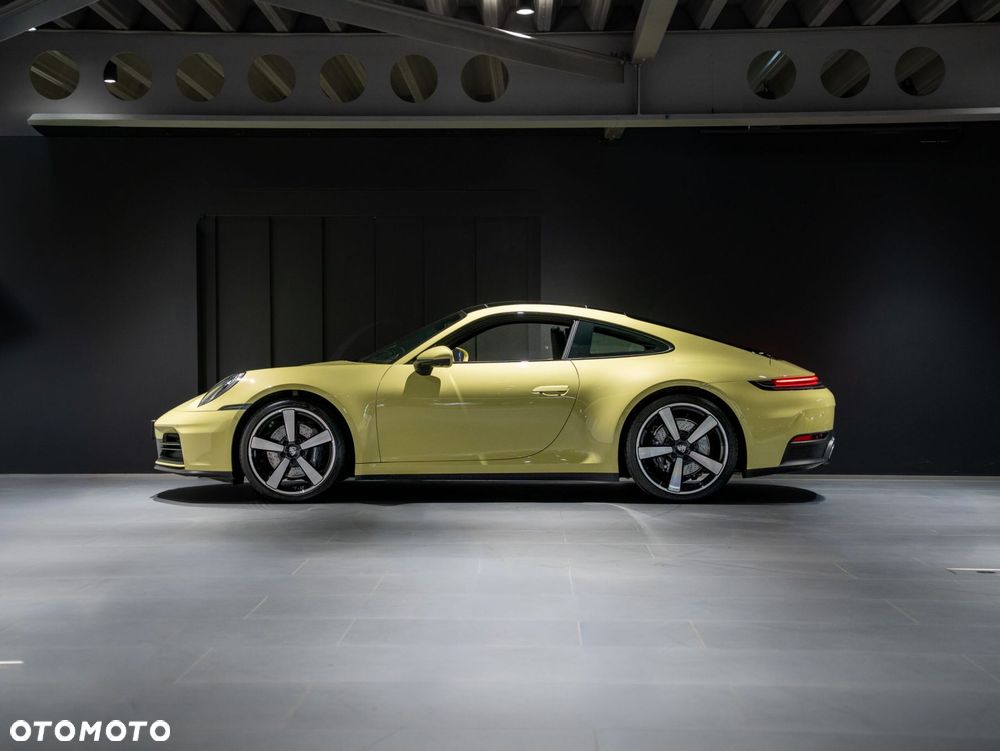 Porsche 911 Carrera - 2