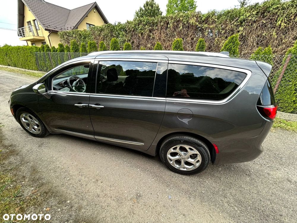Chrysler Pacifica - 6