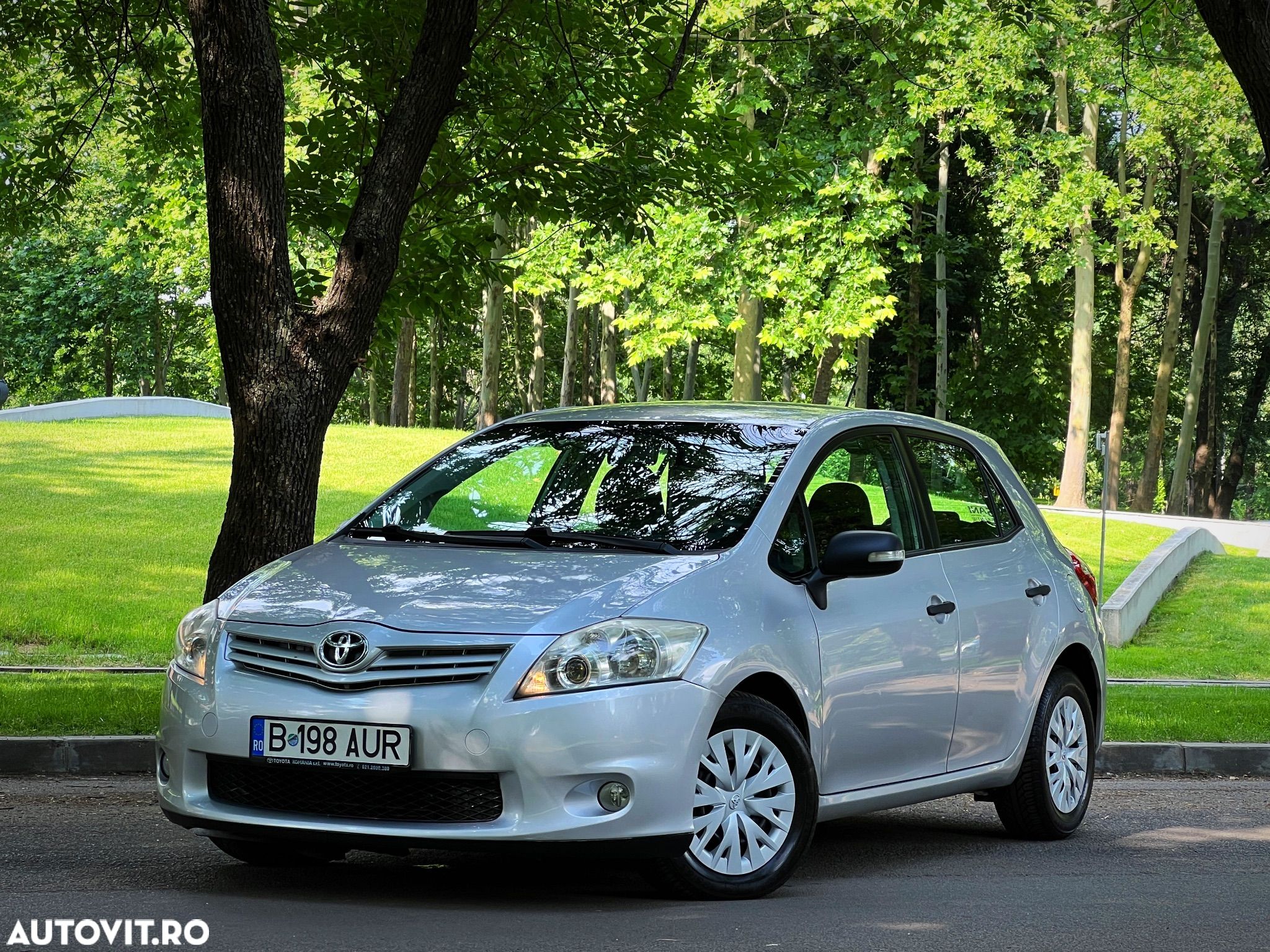 Toyota Auris 1.3 Dual VVT-i Executive - 1