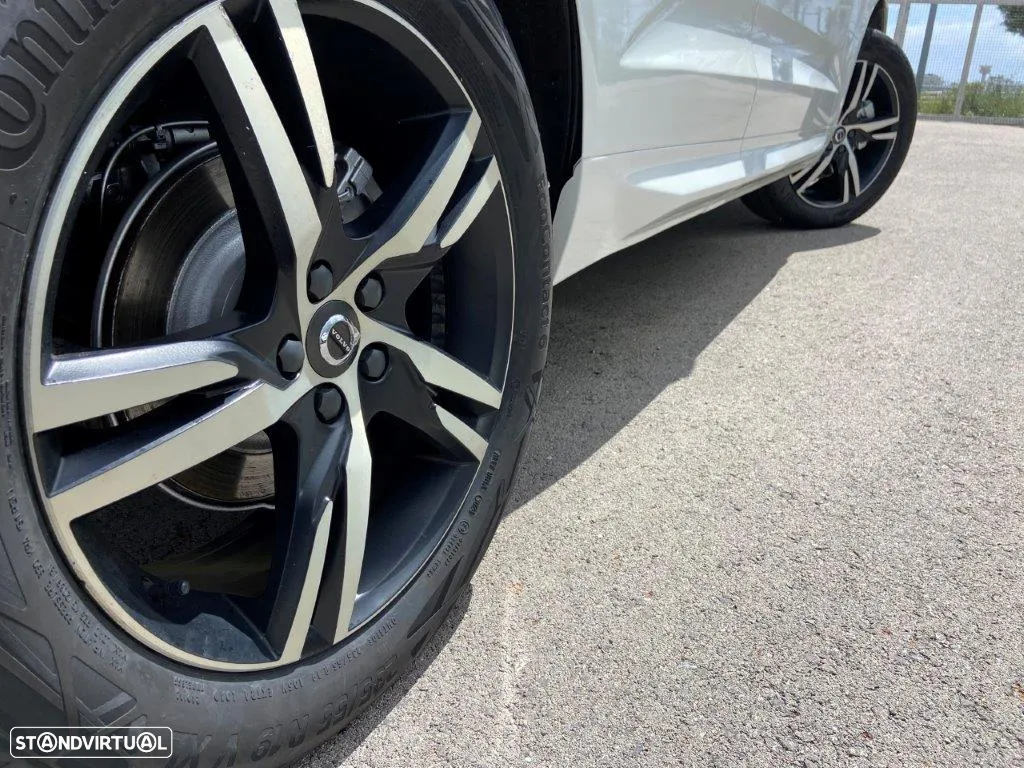 Volvo XC 60 2.0 D4 R-Design AWD Geartronic - 6