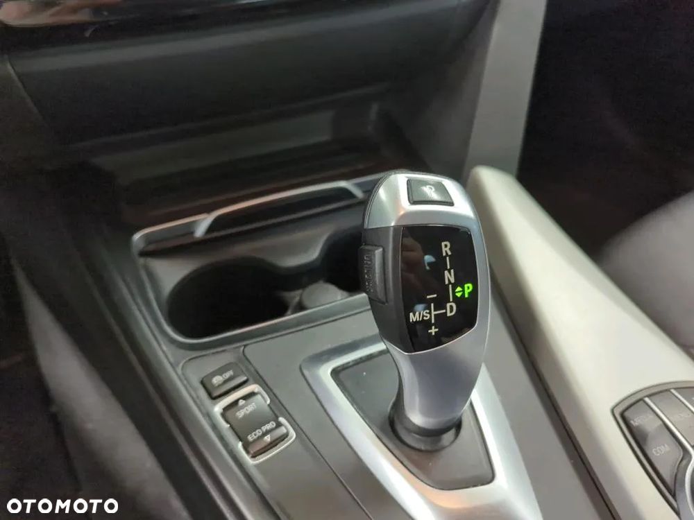 BMW 3GT 320i Advantage - 10