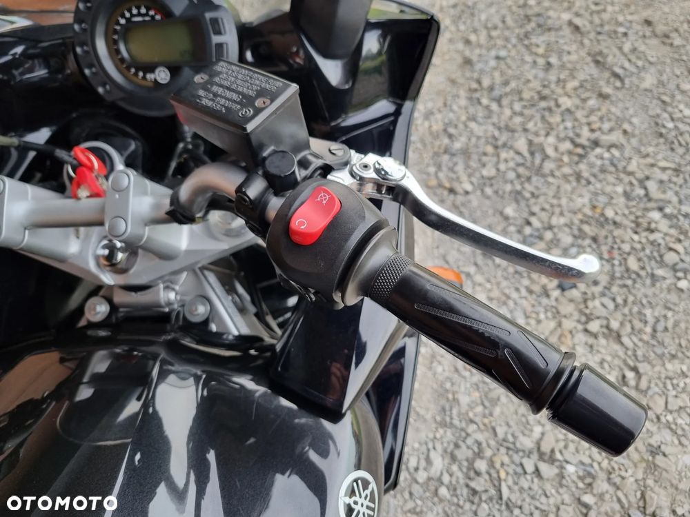 Yamaha FZ - 13