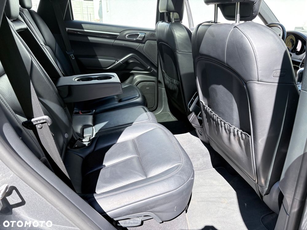 Porsche Cayenne Platinum Edition - 14