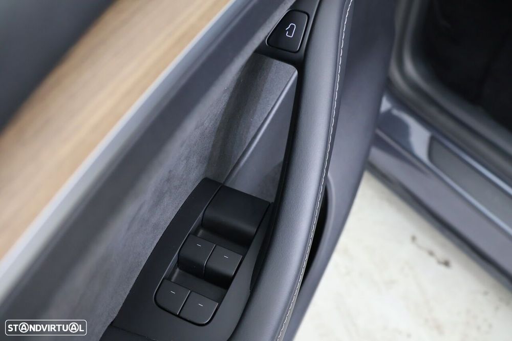 Tesla Model Y Long Range Dual Motor AWD - 14