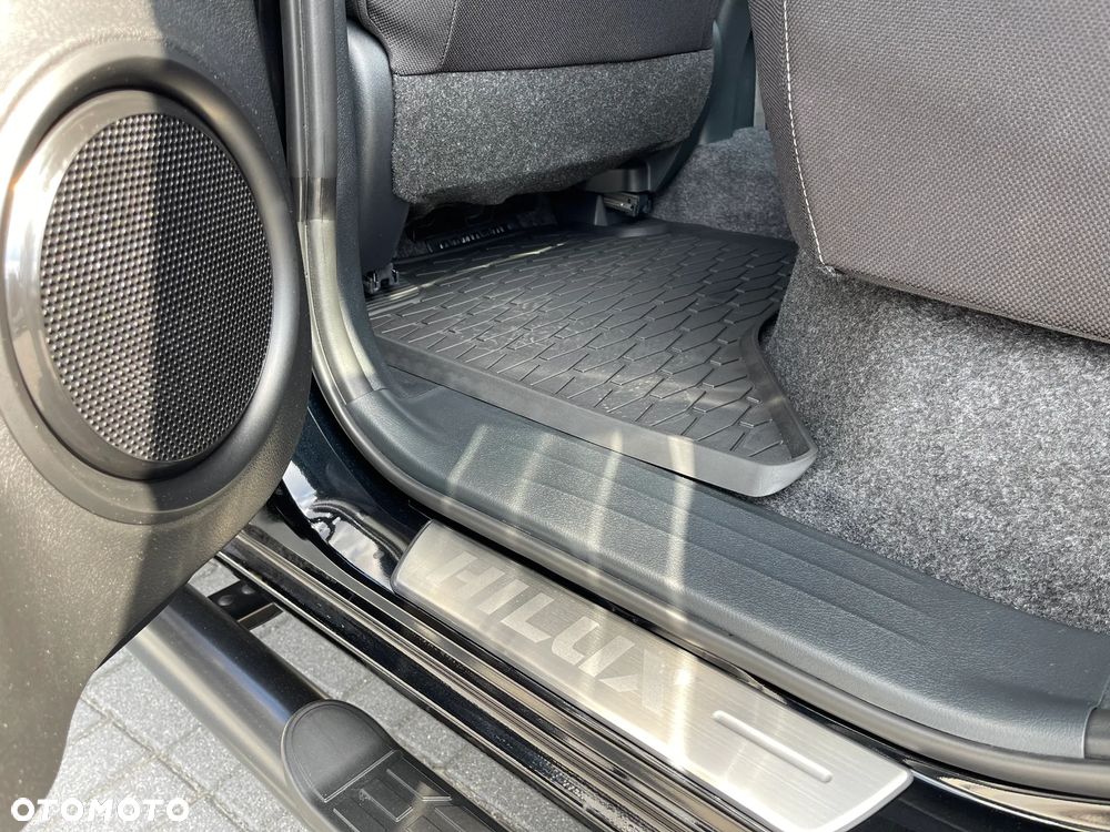 Toyota Hilux 2.8 D-4D Double Cab Invincible Sport 4x4 - 23