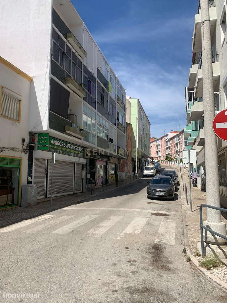 ARRENDAMENTO ARMAZÉM / ESPAÇO COMERCIAL | COVA DA PIEDADE – ALMADA