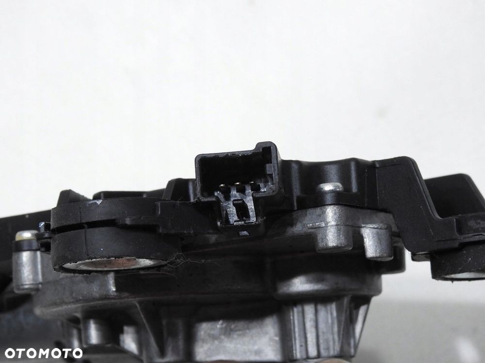 SILNICZEK WYCIERACZKI TYŁ VOLVO V50 - 5