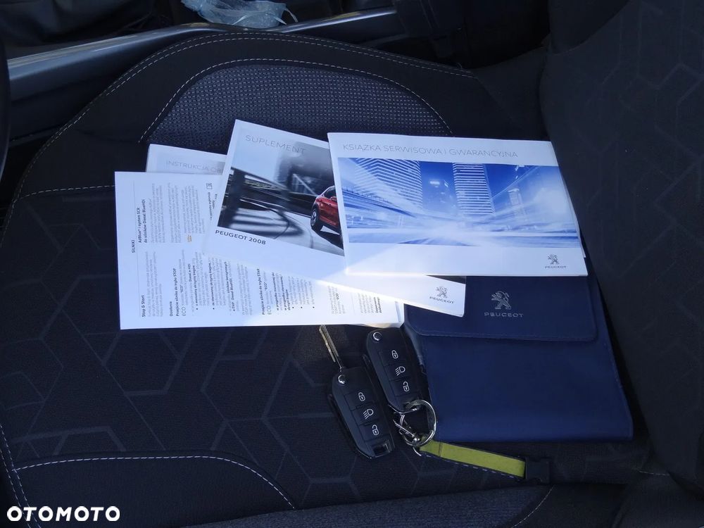 Peugeot 2008 1.2 Pure Tech Style S&S - 12